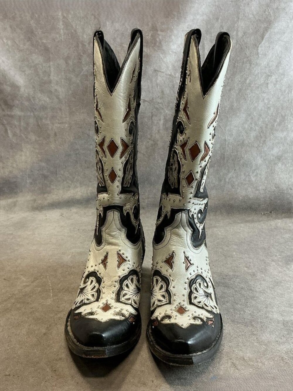 LUCCHESE size 10b Studded Scarlet Black & Natural Inlay